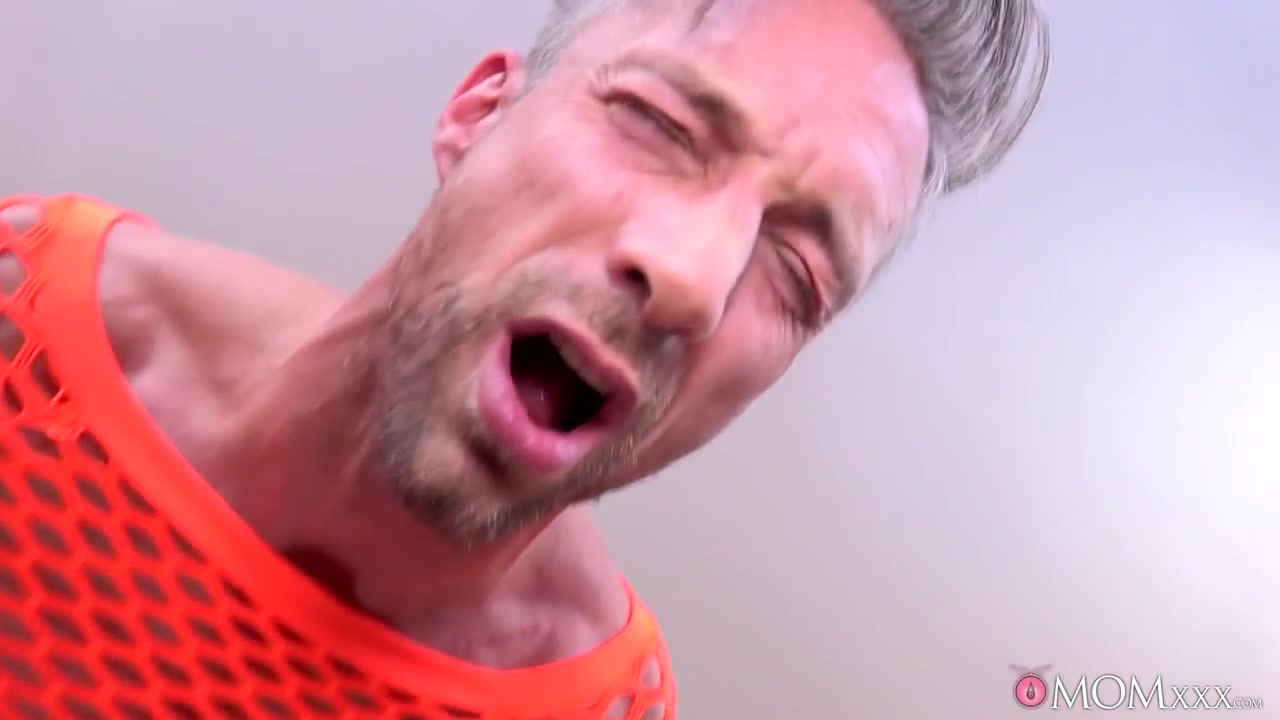 Aubrey Black & Lutro Steel in Wild Sex Newsdesk Squirt - MomXxx