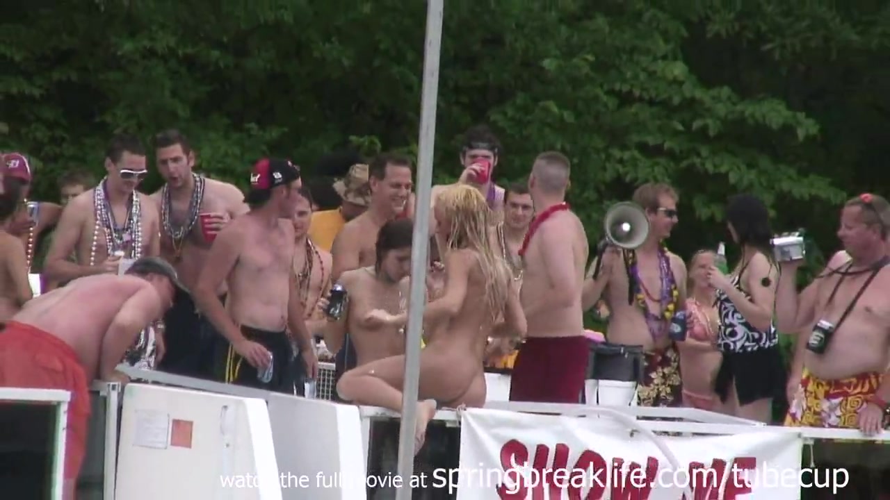SpringBreakLife Video: Party Cove Chicks Pee Too