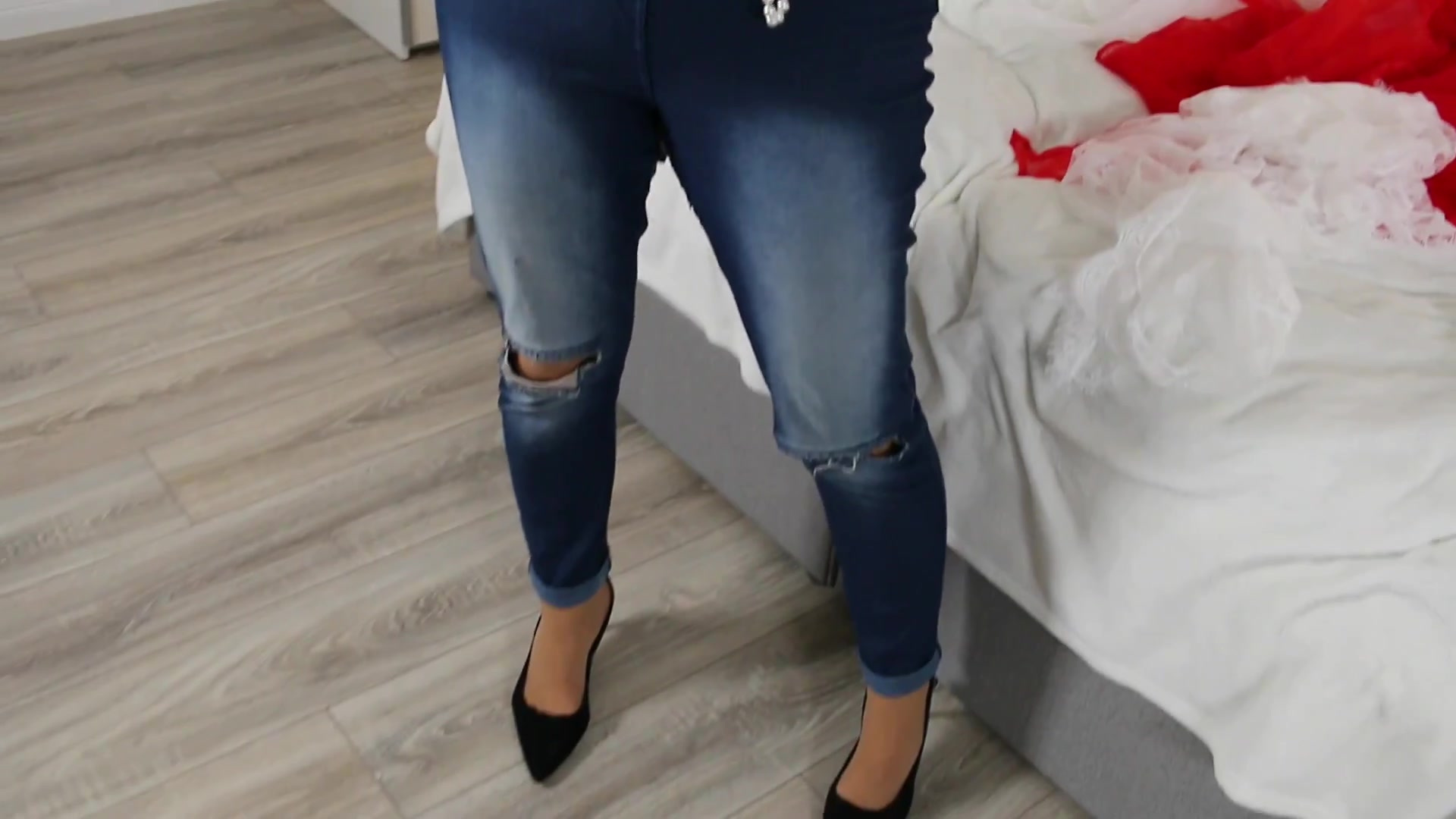 Experienced Blonde Cara Changes Her Clothes
