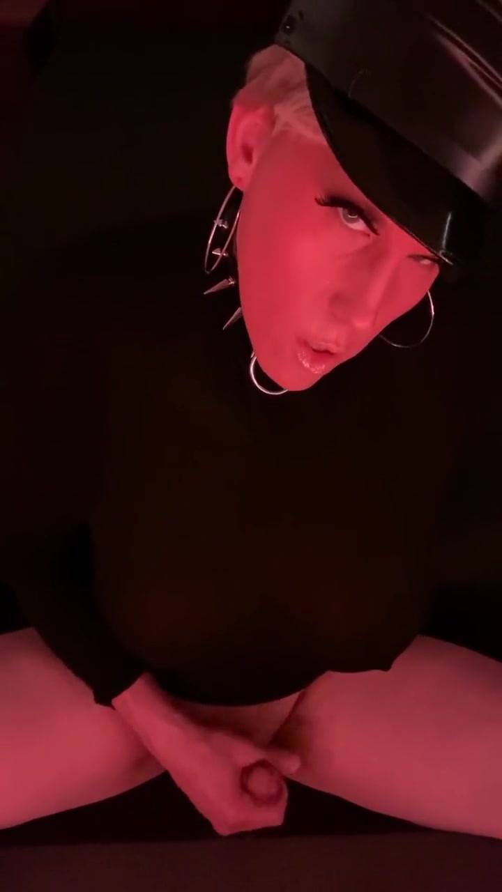 A Classy And Elegant Fetish Domme