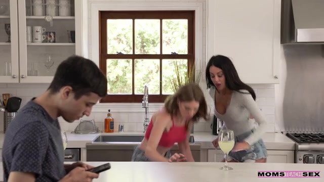 Stepmom Your Lips Taste Like Pussy - S16:E8 - Momsteachsex