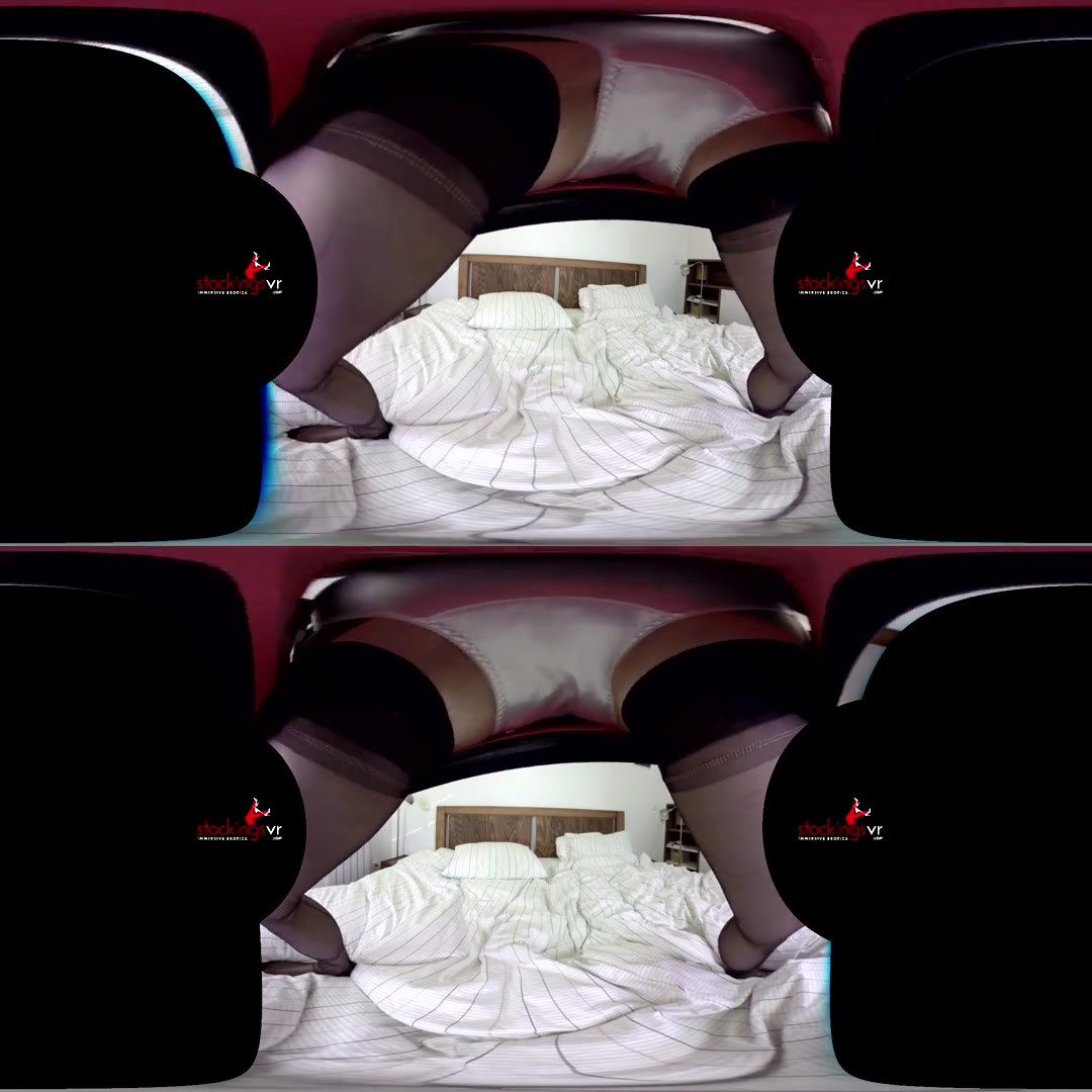Naughty Julia in Upskirt - FFStockings