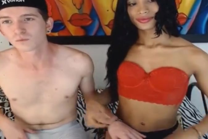 Couple shemale sucking dick on webcam