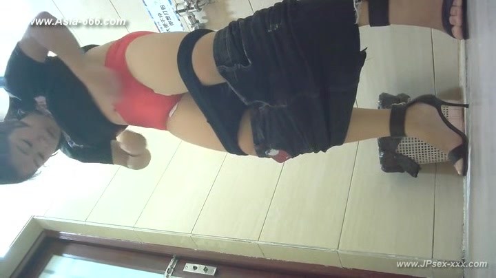 chinese girls go to toilet.86
