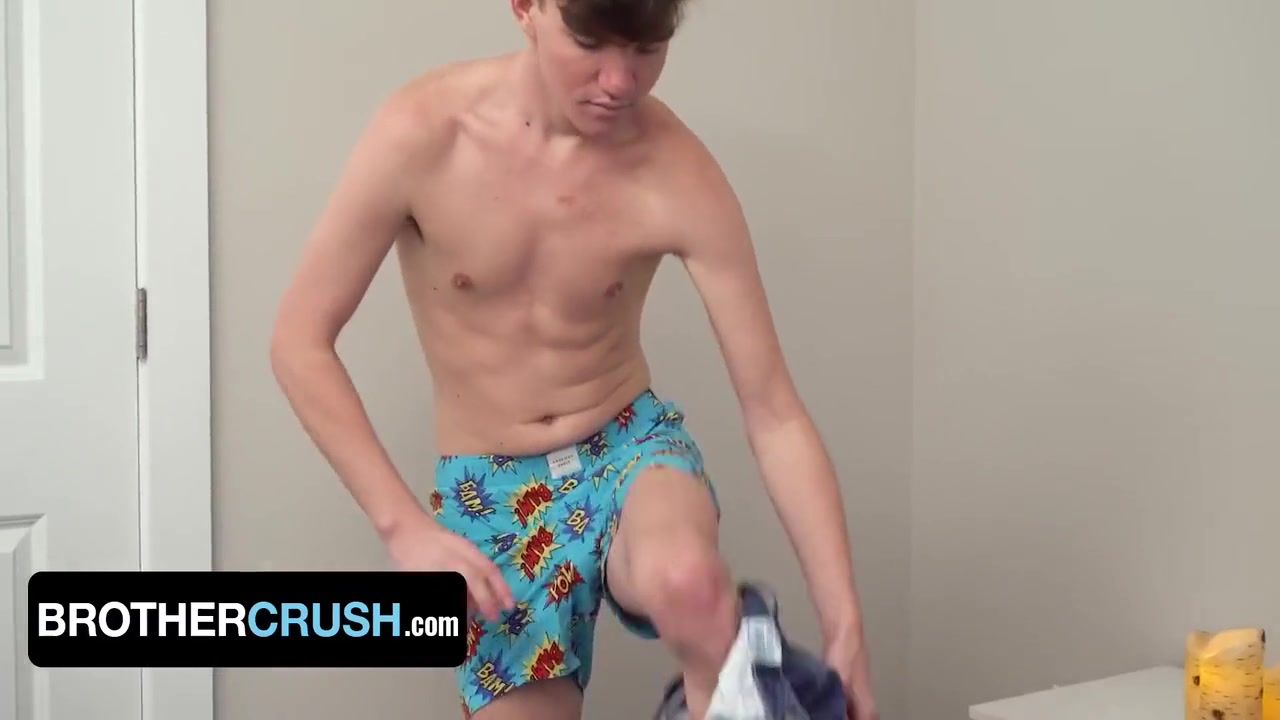 Dakota Lovell, Levi Hatter And Daniel Dean In Older Stepbro Put Magic Spell On Her Little Stepbros Big Dick And Put It To Good Use