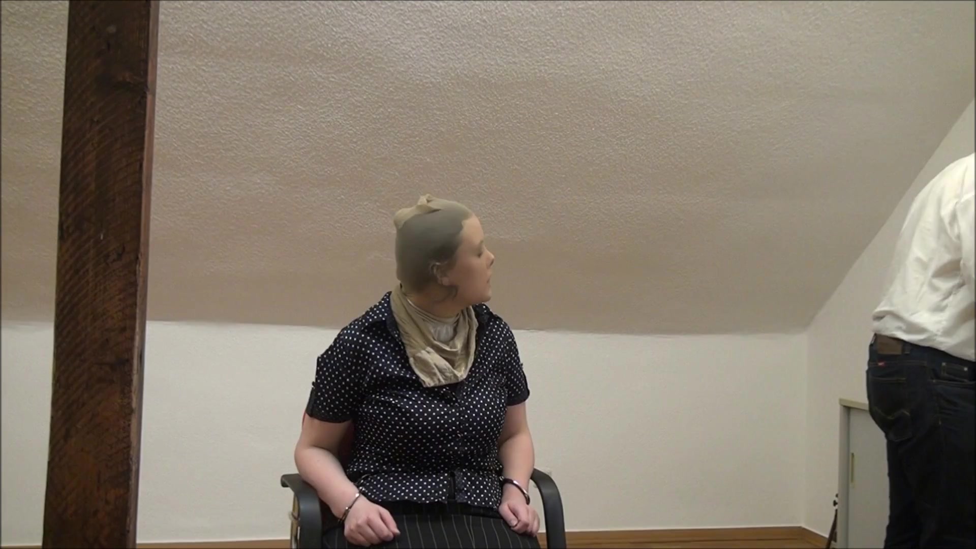 Mara - New Prisoner In The Office Teil 3 Von 8