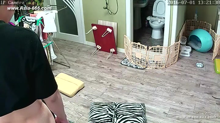 Hackers use the camera to remote monitoring of a lover's home life.***