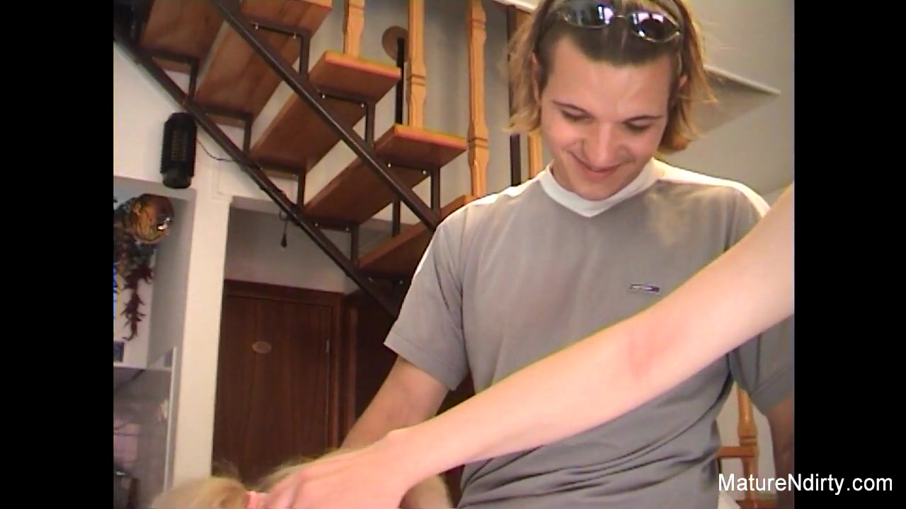 Mature Blonde Slut Receives An Anal Fucking - Mature'NDirty