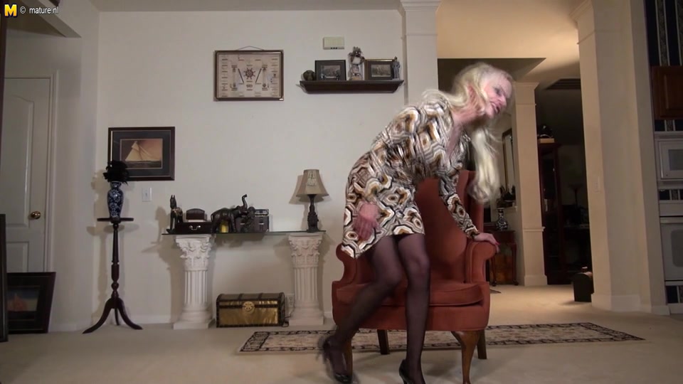 Naughty Milf Veronica Moore Loves Showing Her Very Dirty Mind - MatureNL