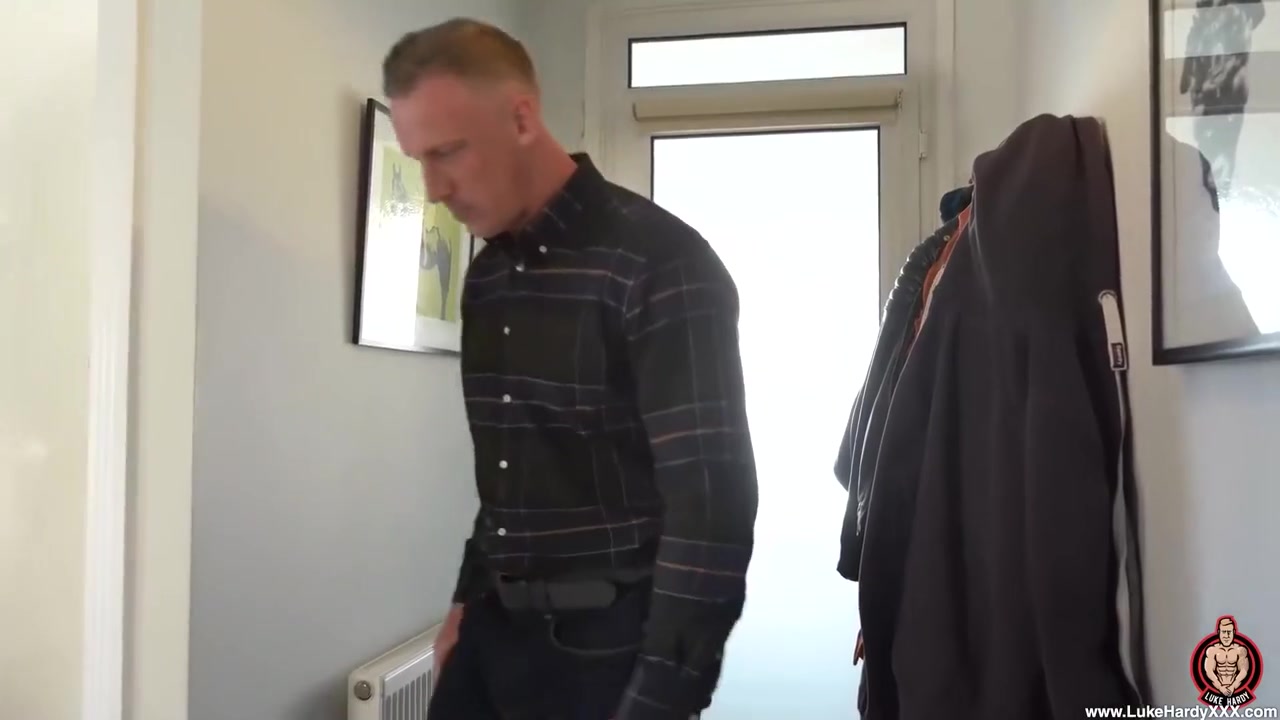 Valentina Cruz And Luke Hardy - Estate Agent Fucked For Fees