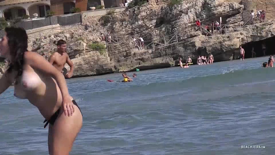 MILF tennis - BeachJerk