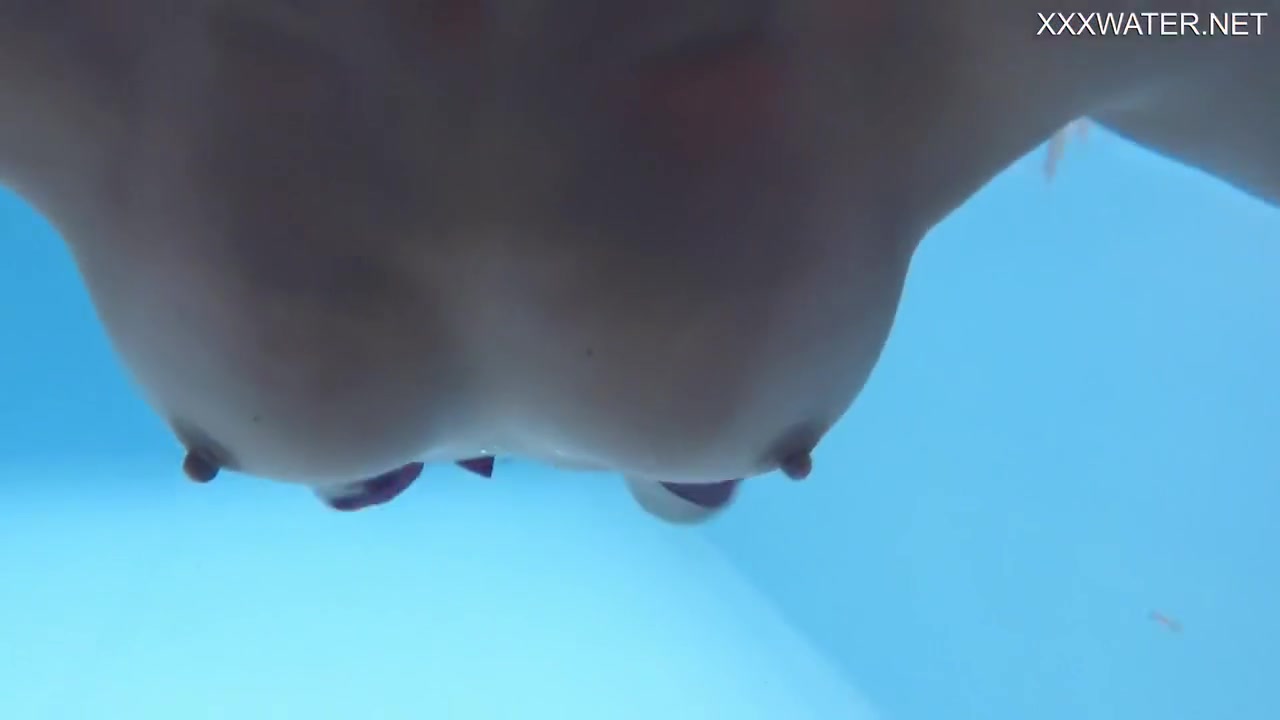 Russian Gorgeous Beauty Horny In The Pool