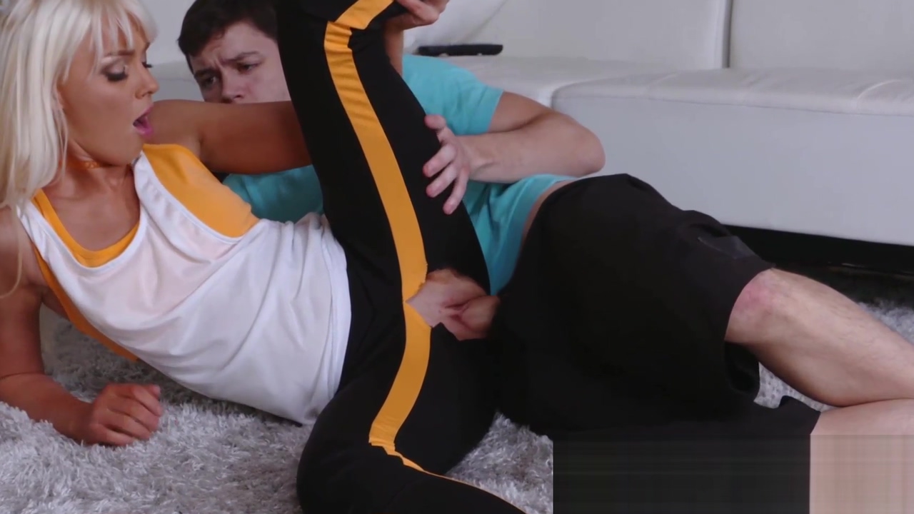 Alluring stepsister seduces sex starved bro with her booty