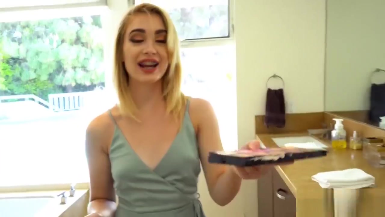 Pulled my dick out on my teen 18+ stepsister and we fucked