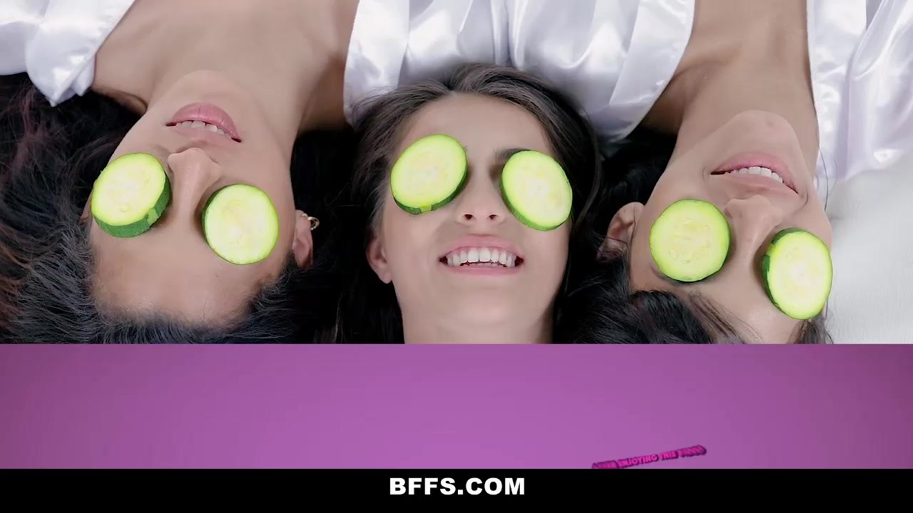 Kitty Carrera & Sofie Reyez & Gabriela Lopez In Spa Day