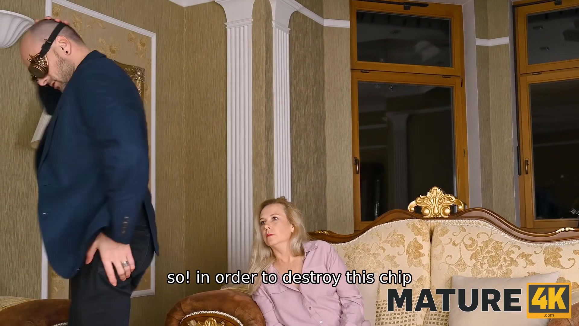 MATURE4K. Middle-aged woman tries hand at being bonked by the guys