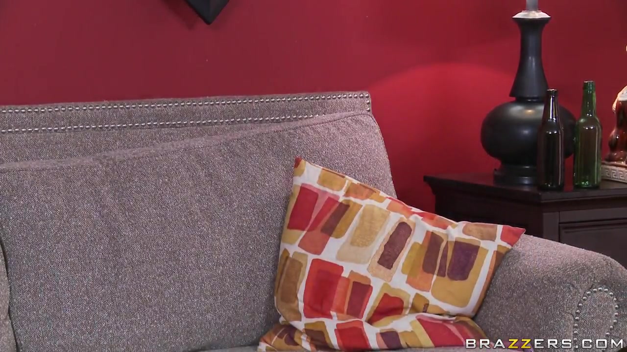 Tiny peach with small boobs jills pussy with a huge vibrator