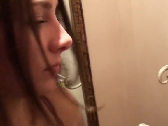 Unfathomable risky blow job in the fitting room
