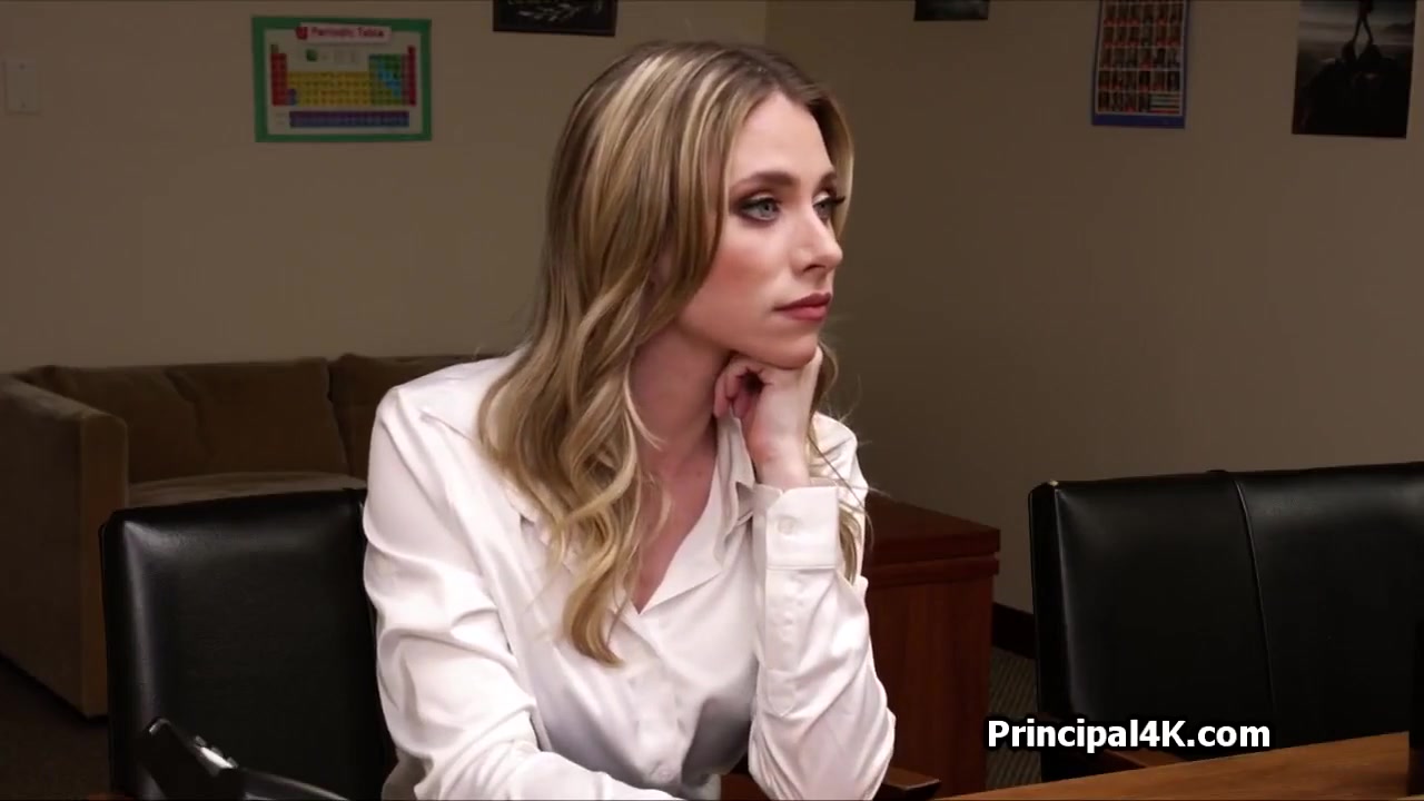 Prom Queen Stepmommy Blows Principals Penis