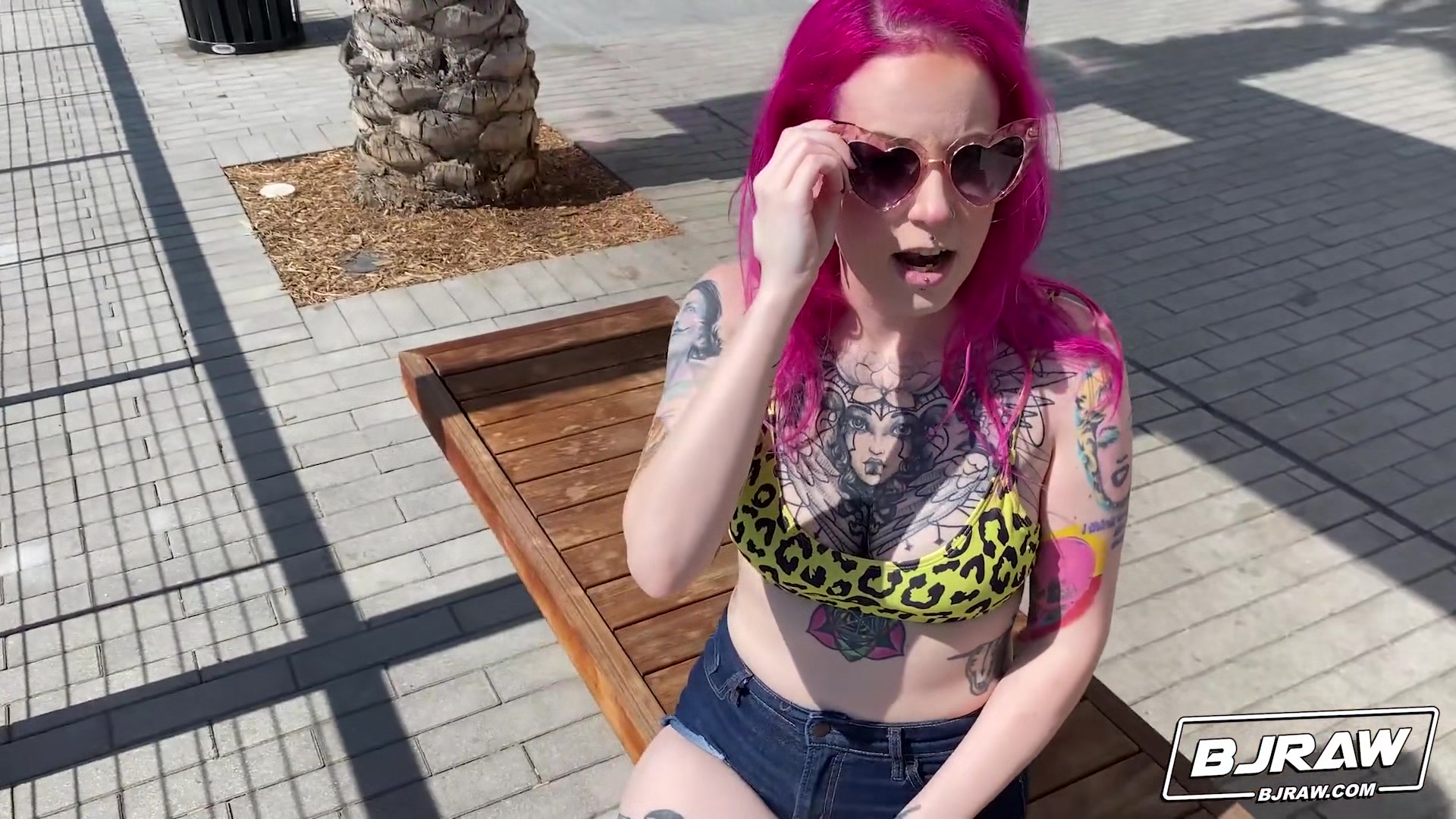 Lady Loves To Lick - BJRaw