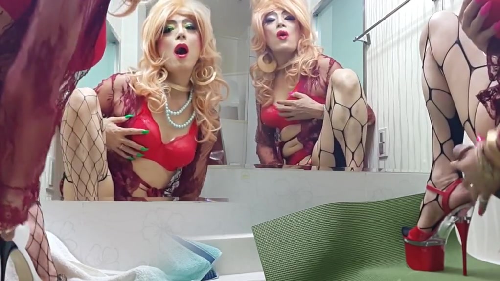 Sissy niclo solo masturbation