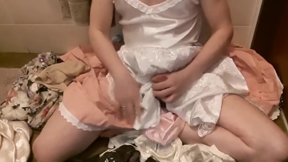 Sissy In Pink Skirt Masturbation