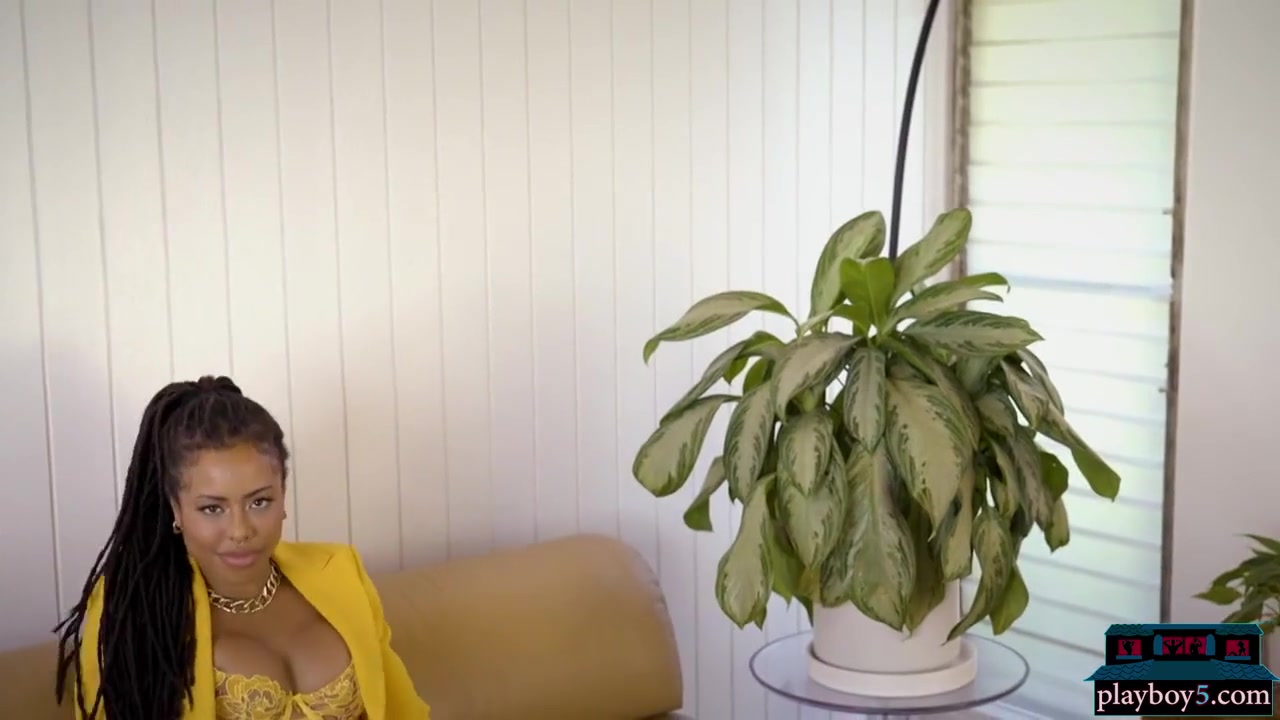 Kira Noir - Curvy Black Milf Striptease