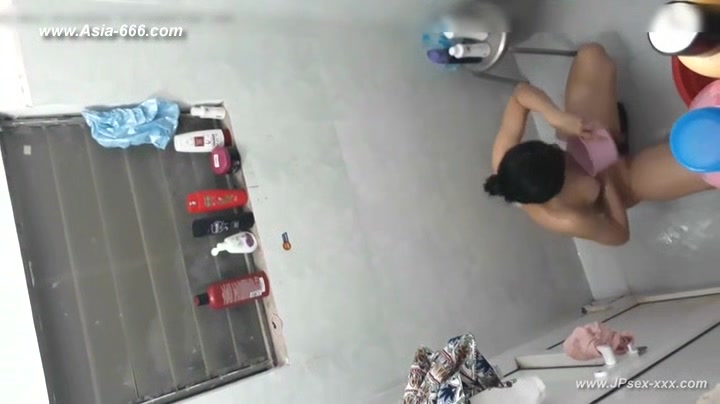 peeping chinese girls bathing.8