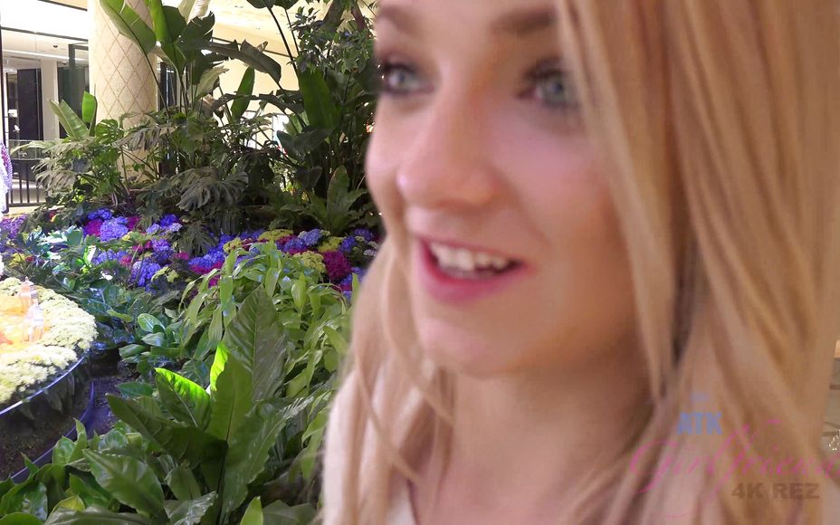 Virtual Vacation In Las Vegas With Sweet Teen Carmen Callaway 1/2