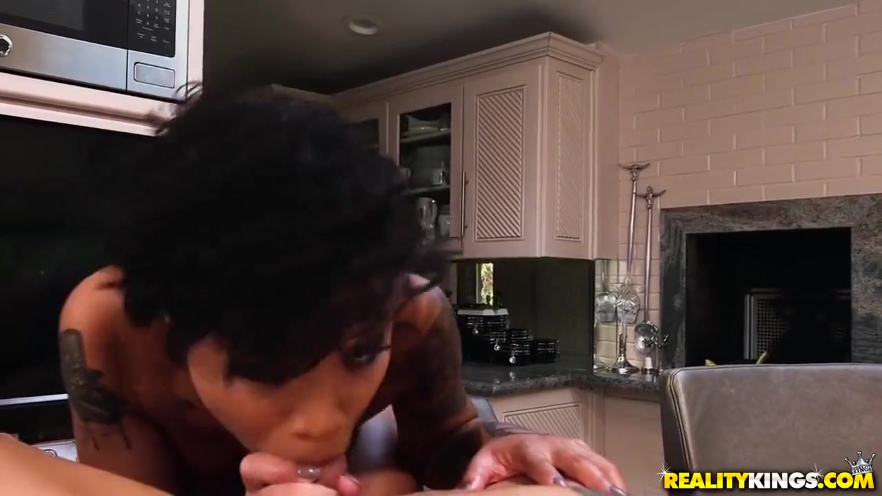 Honey Gold In Tatooed Stepdaddy Licks Trimmed Pussy Of Wonderful Ebony Chick