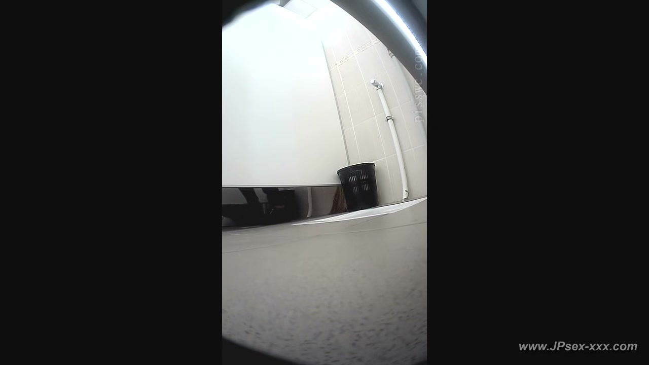 peeping blondes go to toilet.77