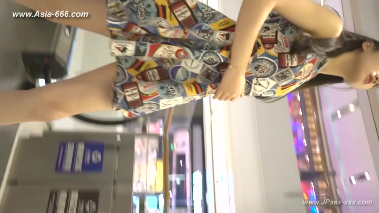 peeping chinese amateur upskirt.120