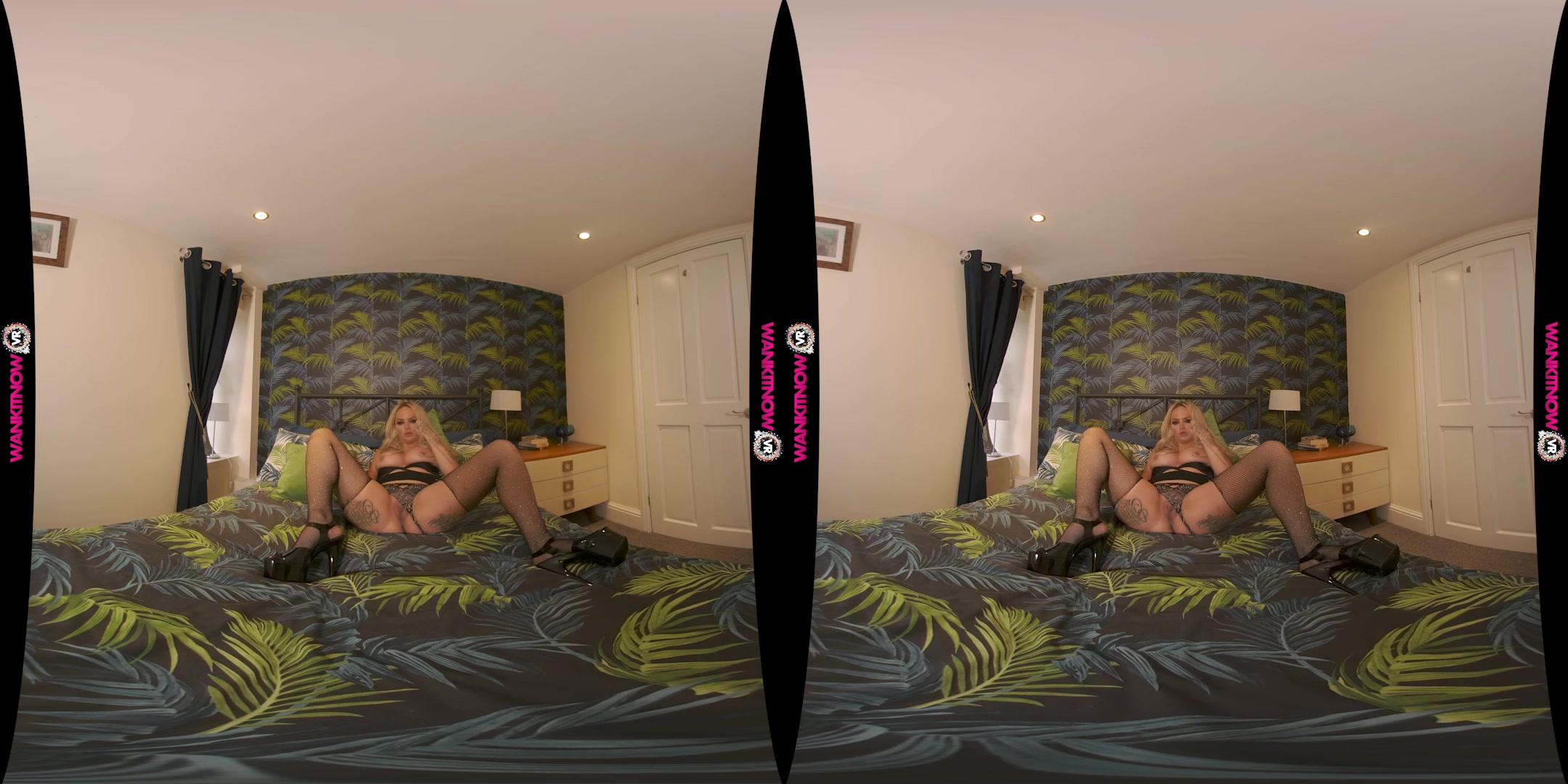 Come And Watch Me Play featuring Louise Lee - WankitNowVR