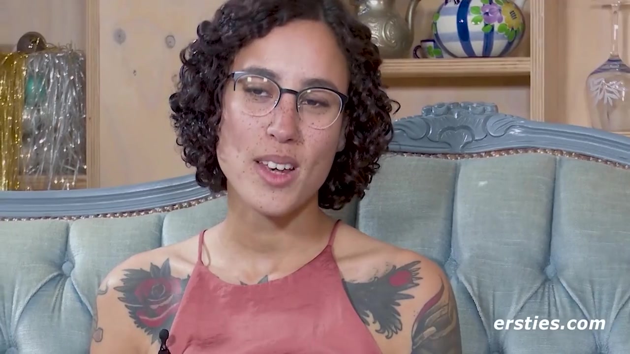 Tattooed Brunette Gets Off With A Dildo