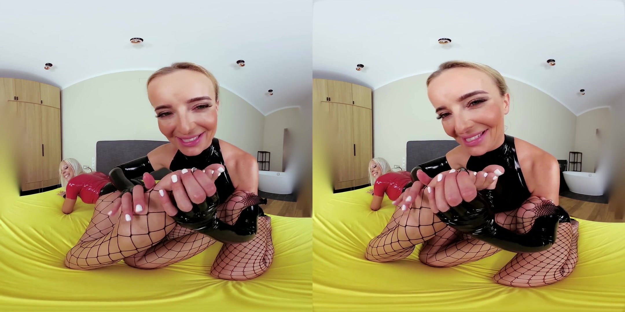 Amy Pink & Julia Parker in German Latex Lesbians - CzechVRFetish