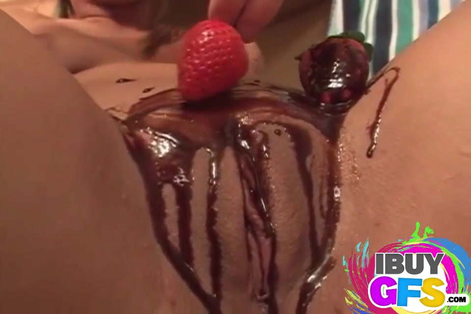Jamie Spice Spread Choco And Insert Strawberries On Pussy 6 Min