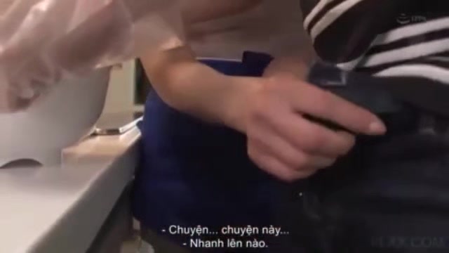 04674,A woman who is fucked and writhes in agony