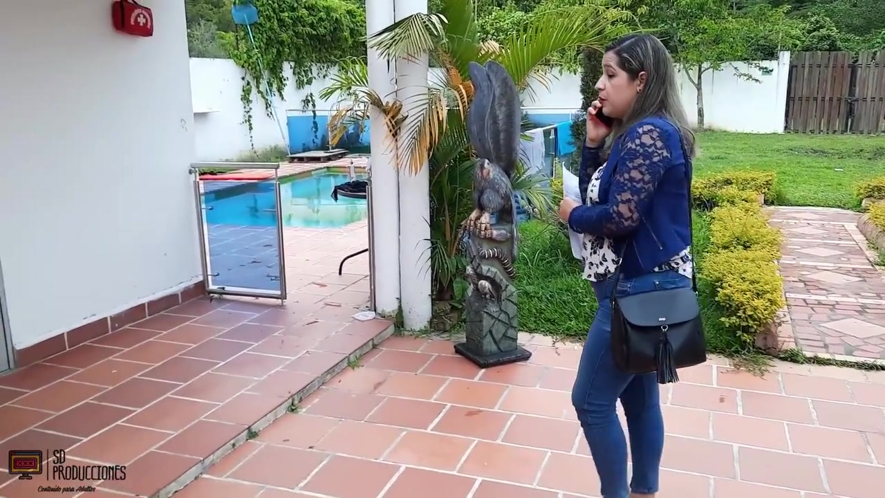 Me Follo A Una Milf Bien Rica En Mi Cabana - Porno En Espanol