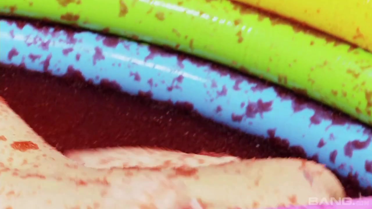 See Tammie Lee And Romana Ryder Wrestle In A Pool Of Jelly - BANG!