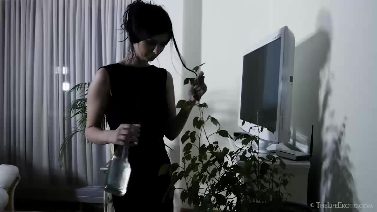 Home Alone 2 - Helena J - TheLifeErotic