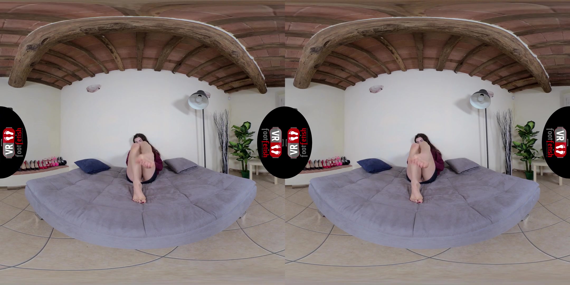 Barefoot Tecla Spreads Her Sexy Toes Apart Widely - Alt Girl Foot Fetish