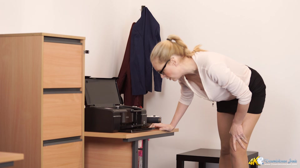 Ariel Anderssen in Terms And Conditions - DownblouseJerk
