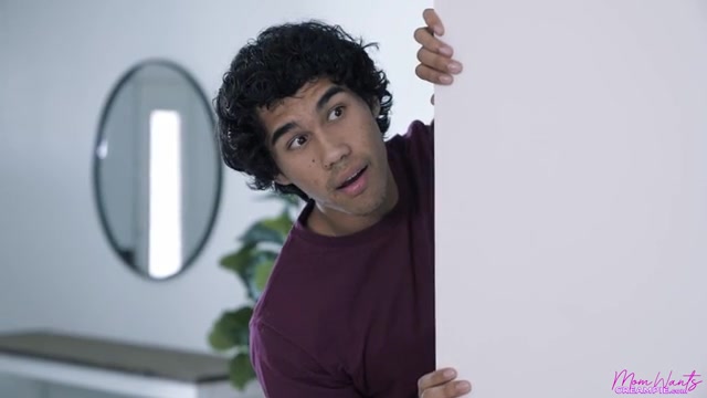 Stepmom Cleans My Dick - S4:E3 - Momlover