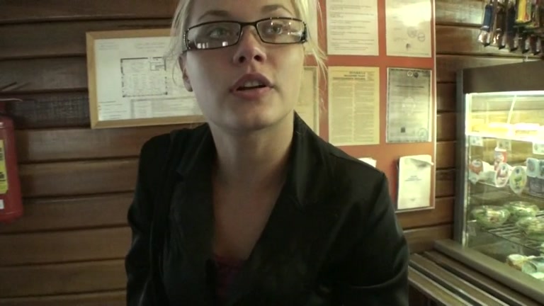 Public blow job & outdoor slit fingering