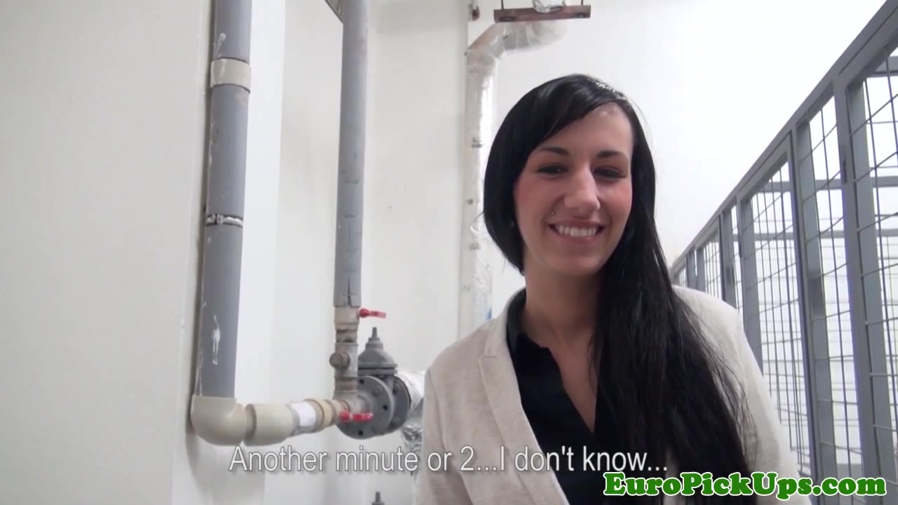 Pickedup euro realtor babe giving blowjob