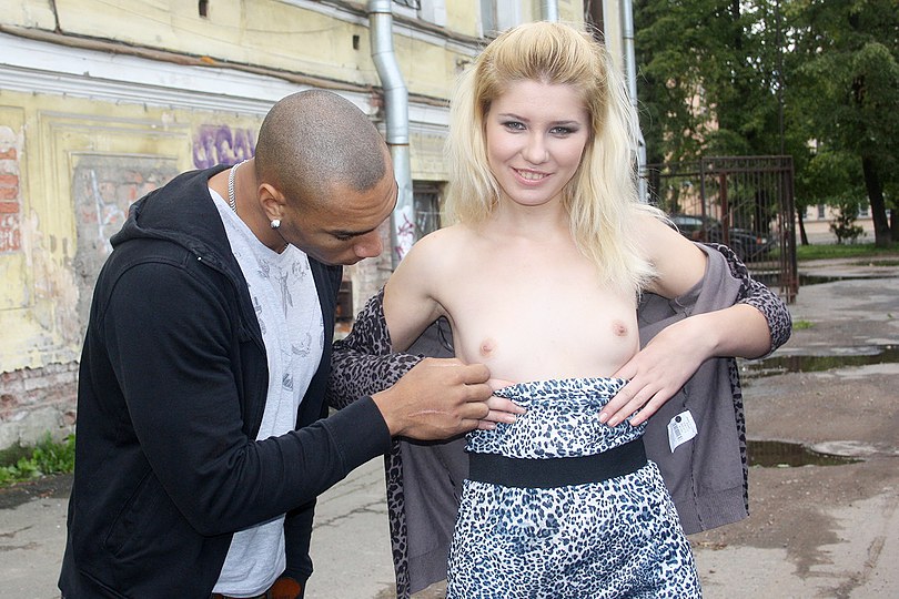 Hot outdoor fuck with a wicked golden-haired