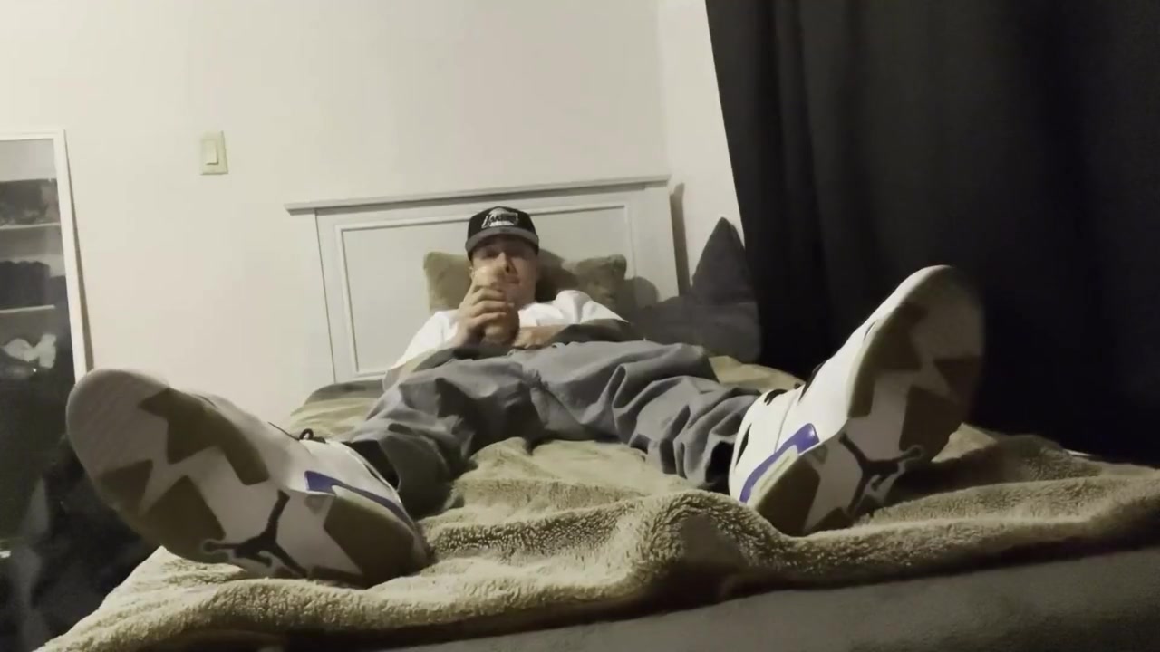 Chillin And Sagging In Bed While I Fuck My Toy - Sexysaggeryo