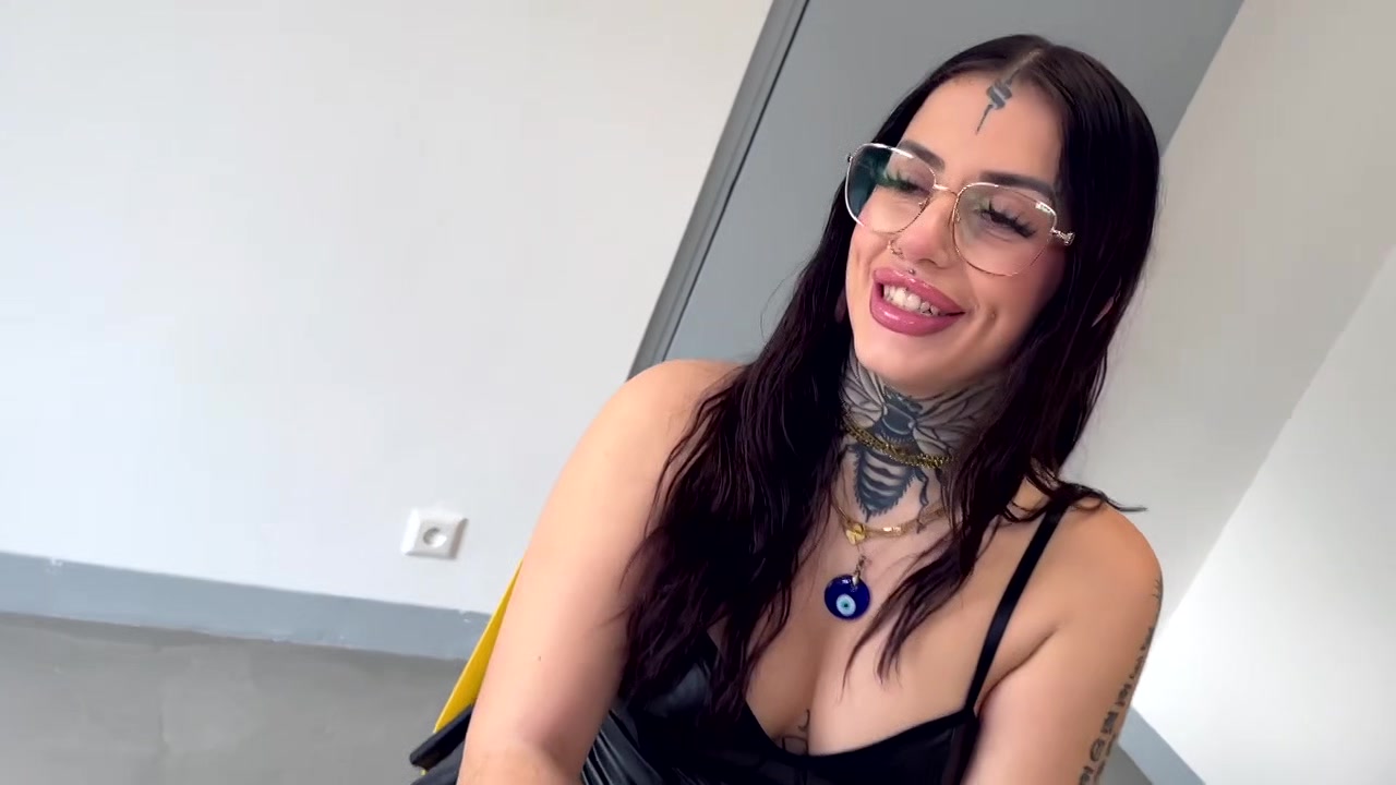 100% anal, Alyson's funny challenge! - Jacquie et Michel TV
