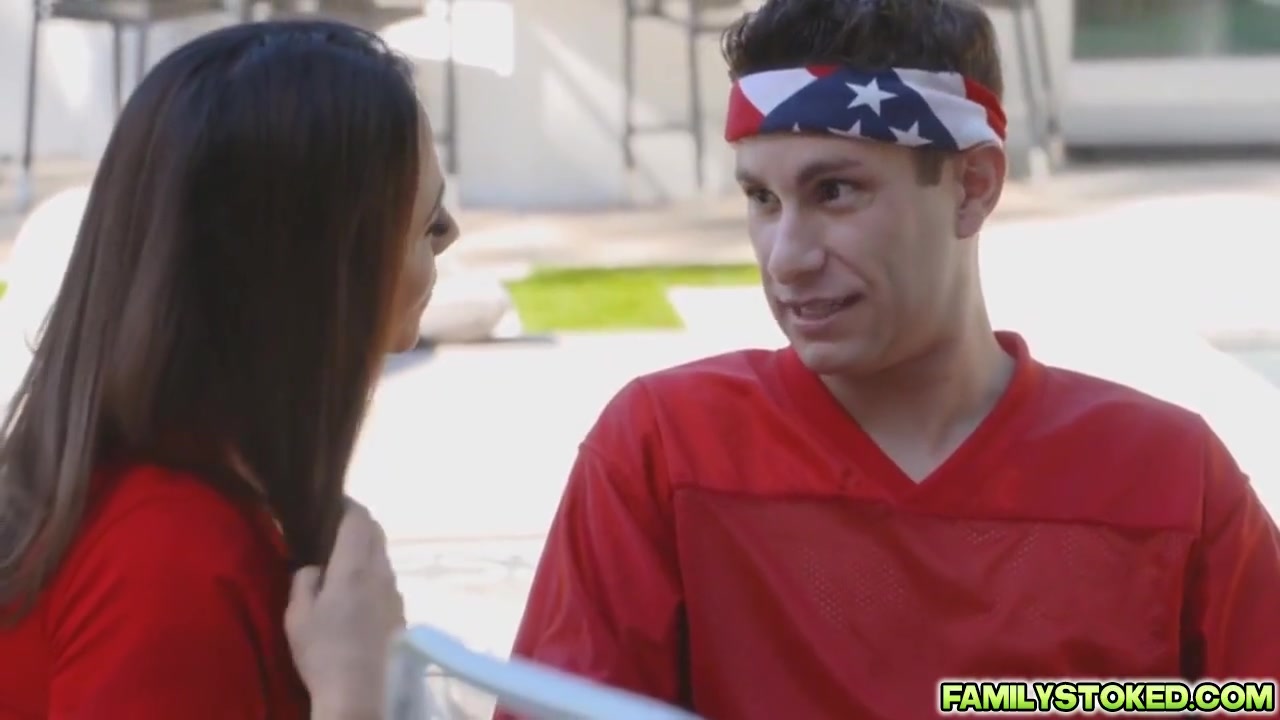 Brad Bangs Two Pussies On Independence