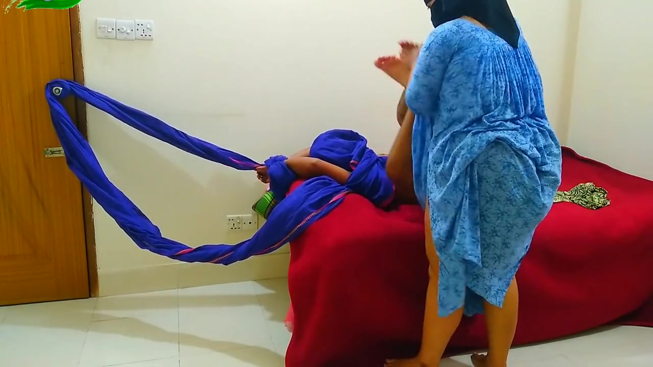 Huge Boobs - Huge Ass Milf Hot Aunty Fucks A Transgender Guy Tied His Hands & Feet (bbw Cowgirl Riding & Roughly Cumshot)